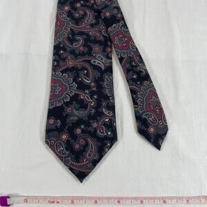Ivey League Mens Silk Paisley Tie Navy Blue Red Vintage USA Made 3.75 Wide